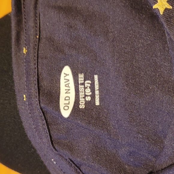 Old navy tee - Picture 3 of 3